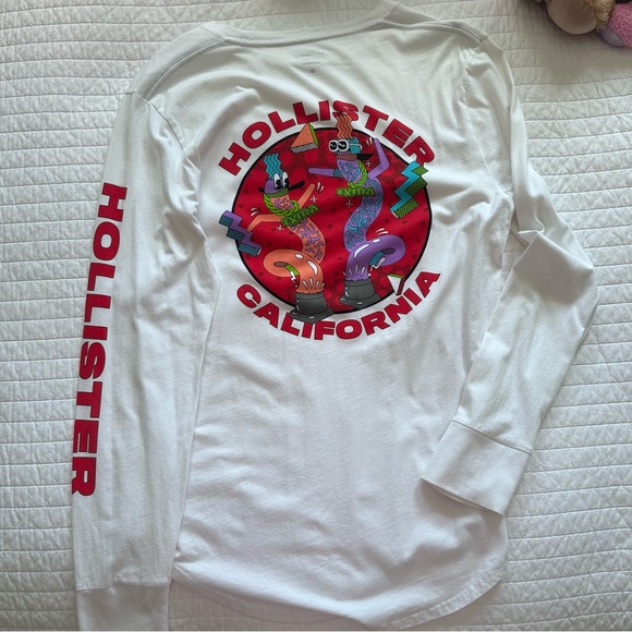 Holister California Graphic LongSleeve Tee - Picture 5 of 6